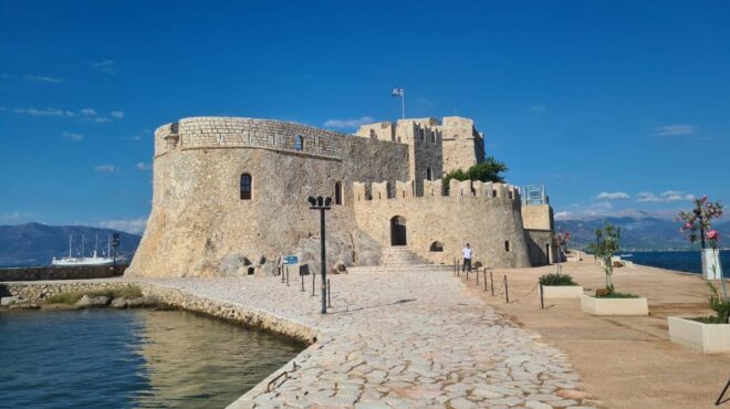 από-το-μπούρτζι-έως-τη-μονεμβασιά-ανατ-562567528