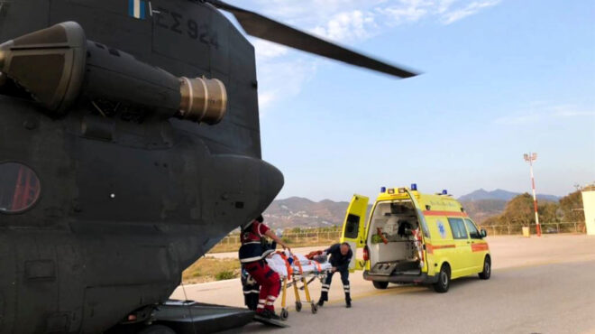 στο-ασθενοφόρο-με-φύλλο-πορείας-562565644