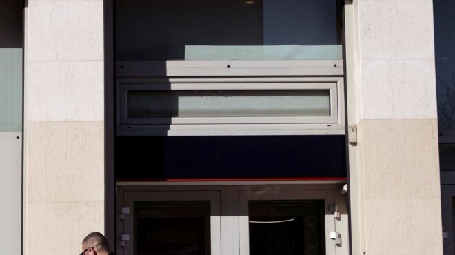 αποκτά-επιπλέον-72-στην-ελληνική-τράπεζ-562591195