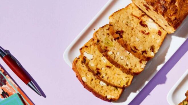 κέικ-με-τυρί-πιπεριές-και-λιαστές-ντομ-562575106