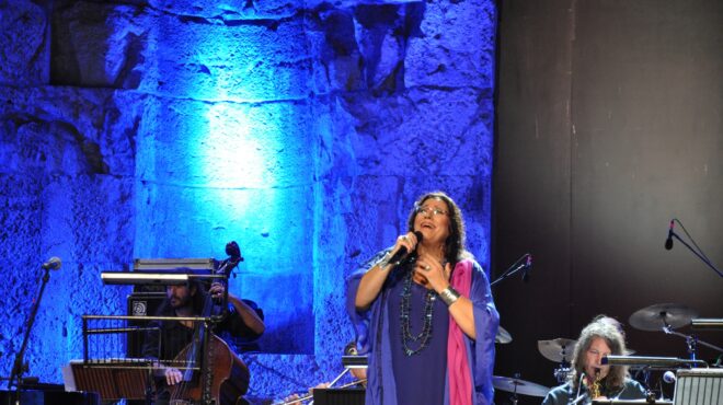 το-τραγούδι-ενώνει-τους-ανθρώπους-562584682