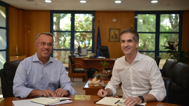 εντός-και-εκτός-ο-φρέντι-μπελέρης-παρα-562549624