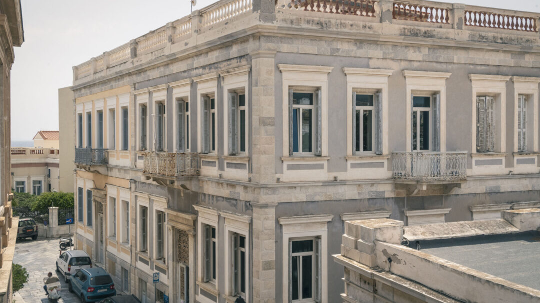 τα-κτίρια-γερνάνε-μαζί-με-εμάς-562549078