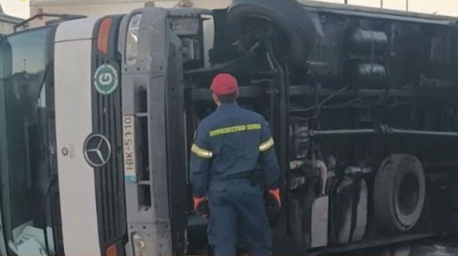 ανατροπή-φορτηγού-στον-κηφισό-μεγάλ-562576561