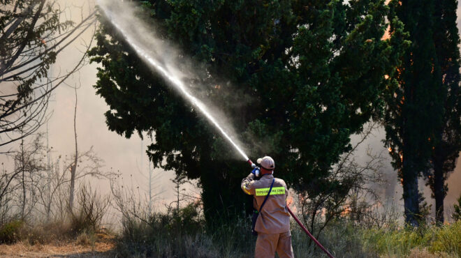 ανεξέλεγκτη-η-φωτιά-στα-ψαχνά-ευβοίας-562575343