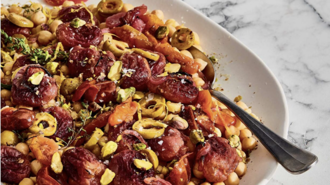 φουρνιστή-σαλάτα-με-ρεβύθια-και-σταφύ-562557439