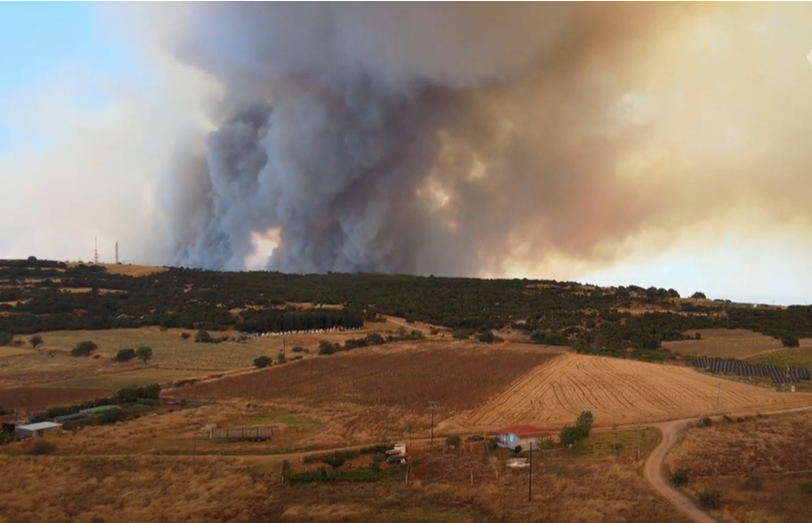 Αλεξανδρούπολη: Ανεξέλεγκτη η φωτιά – Αναφορές για καμένα σπίτια-2