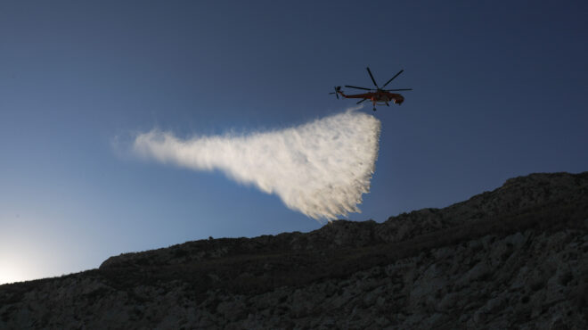 σε-εξέλιξη-η-φωτιά-στον-ασπρόπυργο-562556620