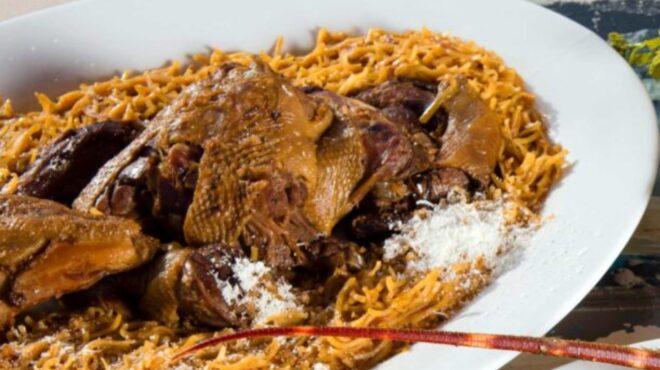 kόκορας-με-φλωμάρια-562566847