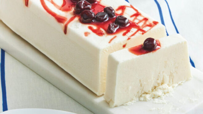 γιαουρτογλυκό-με-βύσσινο-562584991