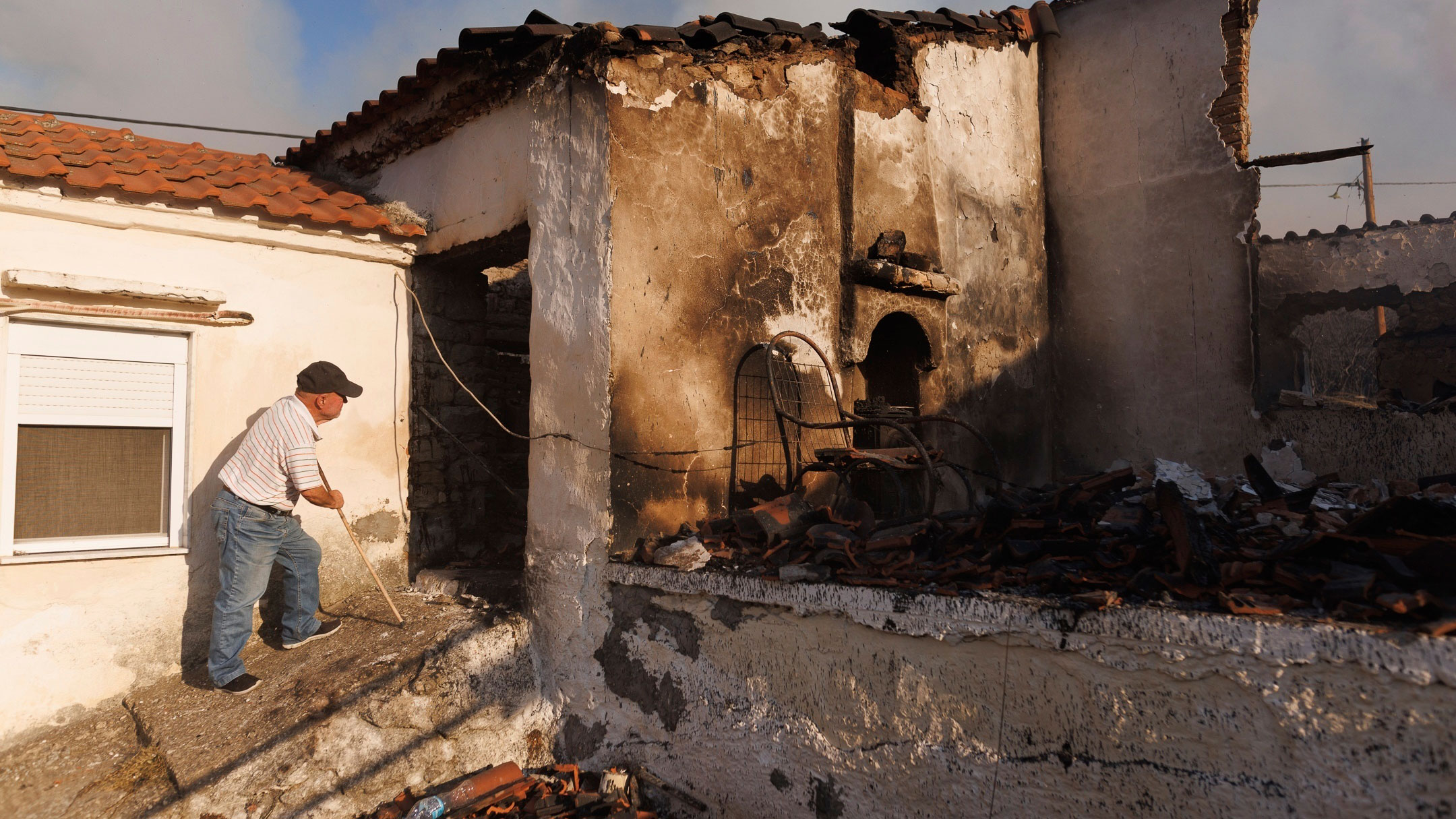 Καταστροφικές πυρκαγιές – Εικόνες από τα πύρινα μέτωπα-11