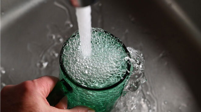 πισίνες-εν-μέσω-λειψυδρίας-562561594