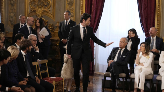 πώς-η-μελόνι-έμαθε-να-αγαπάει-τους-μετα-562589899