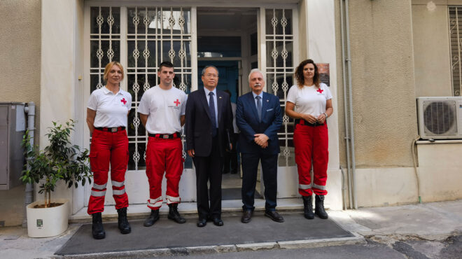 η-κίνα-προσέφερε-100-000-δολ-στον-ελληνικό-ε-562554457