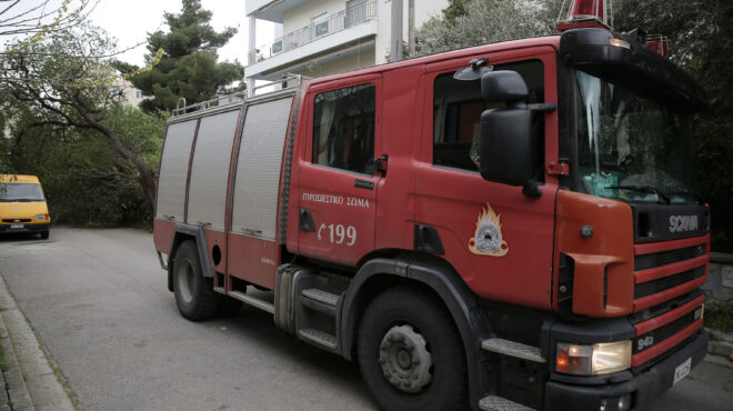 υπο-έλεγχο-φωτιά-σε-θάλαμο-με-κλινοσκε-562570084