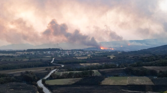 πυρκαγιές-με-επίγεια-και-εναέρια-μέσα-562575451