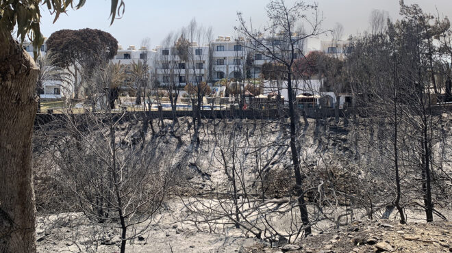 πυρκαγιές-6-κόκκινα-κτίρια-στη-ρόδο-562550269