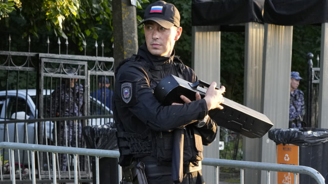 κουλέμπα-οι-επικριτές-της-ουκρανικής-562591327