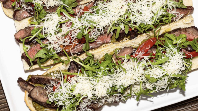 σάντουιτς-με-ταλιάτα-πέστο-βασιλικού-562563901