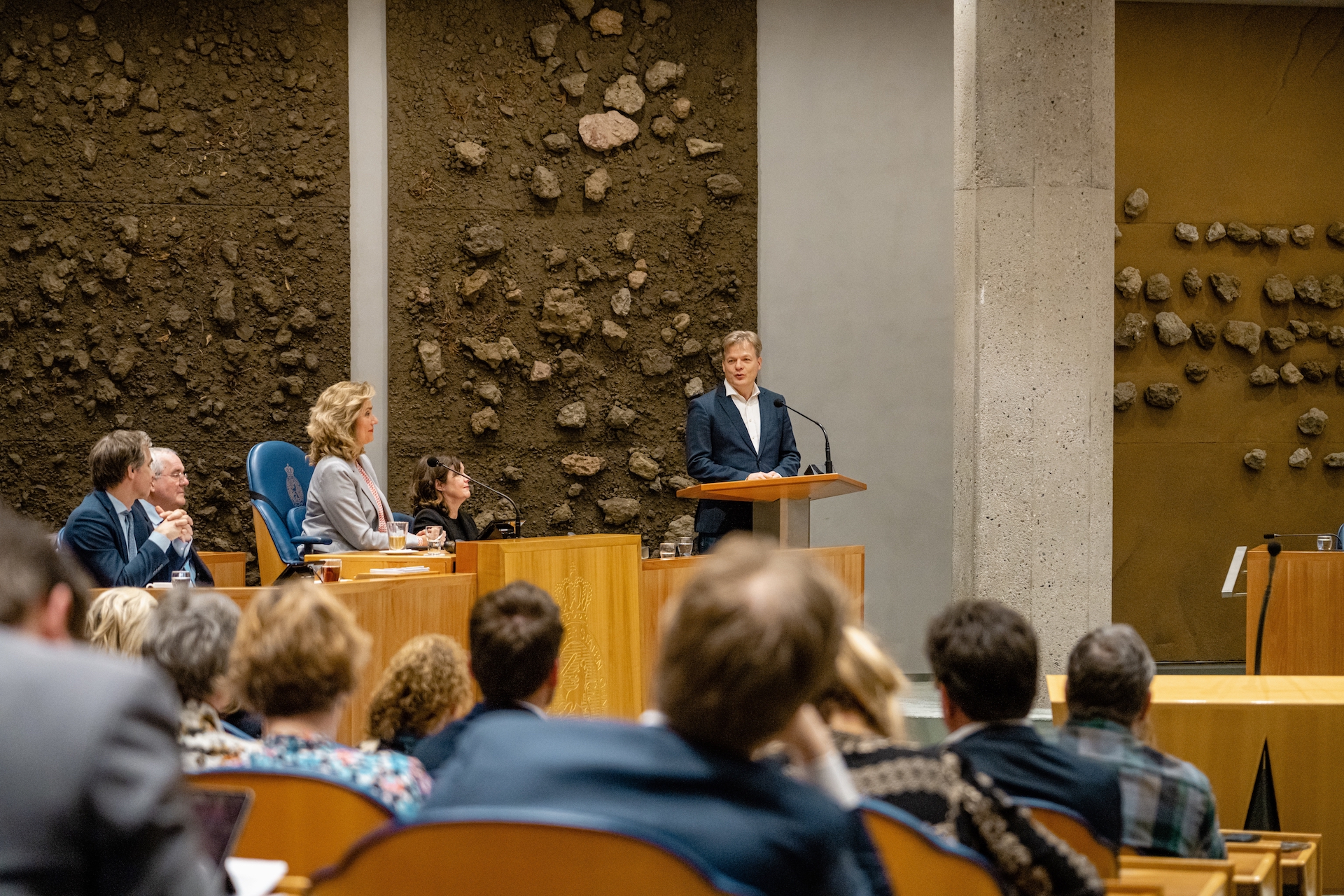 Πίτερ Ομτσιχτ: Ποιος είναι ο πολιτικός που ταράζει τα νερά της Ολλανδίας-1