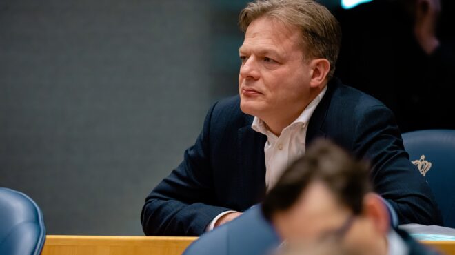 πίτερ-ομτσιχτ-ποιος-είναι-ο-πολιτικός-562575544