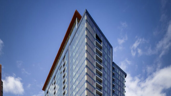 ουρανοξύστης-από-ξύλο-μέσα-στον-υψηλό-562552144