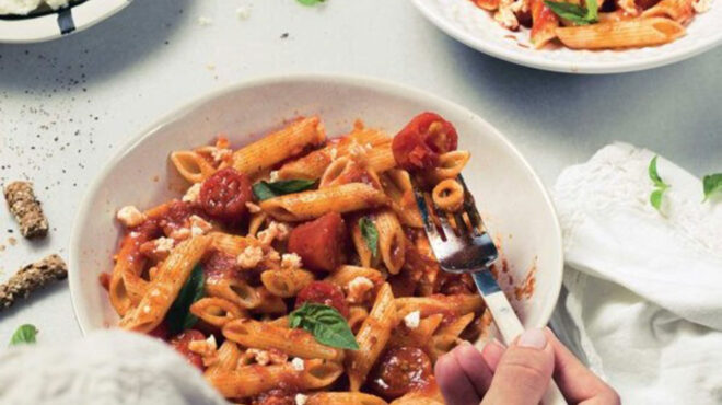 πένες-με-ντοματίνια-φέτα-και-βασιλικό-562569241