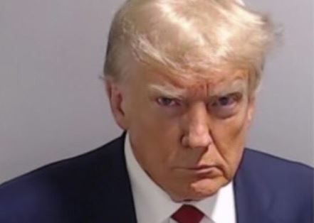 τραμπ-συνελήφθη-και-έμεινε-σε-κρατητή-562582291