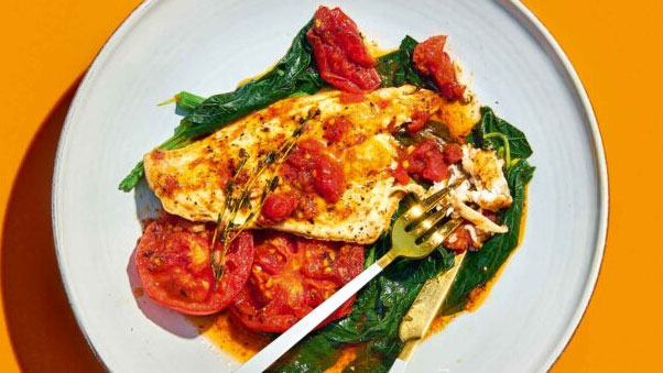 τσιπούρα-σε-φιλέτα-με-ντομάτα-και-λάιμ-562557385