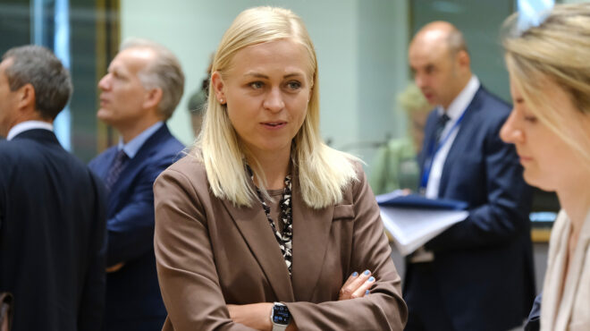 h-κυβέρνηση-της-φινλανδίας-επέζησε-τ-562586128