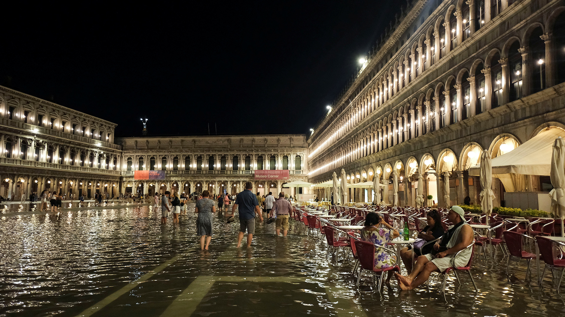 Ιταλία: Σπάνιο φαινόμενο παλίρροιας στη Βενετία (φωτογραφίες)-1