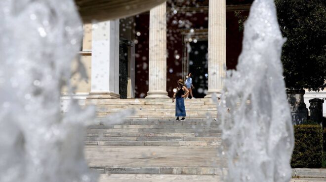 καιρός-αίθριος-με-μικρή-άνοδο-της-θερμ-562611637