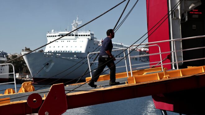 πειραιάς-επεσαν-από-πλοίο-δύο-ναύτες-562634896