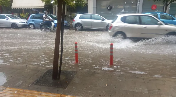 Κακοκαιρία στην Κρήτη: Πλημμύρισαν δρόμοι στα Χανιά-1