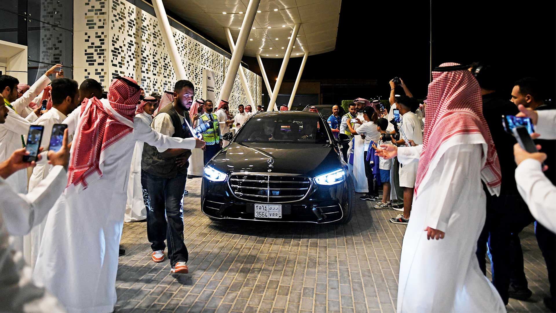 Ποδόσφαιρο: Η ζωή των σταρ στη Σαουδική Αραβία-1