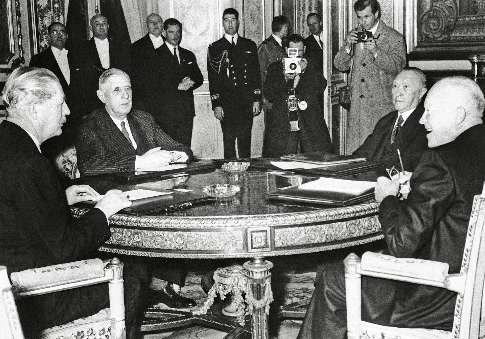 Σαρλ Ντε Γκωλ: Η Γαλλία στον κόσμο-1