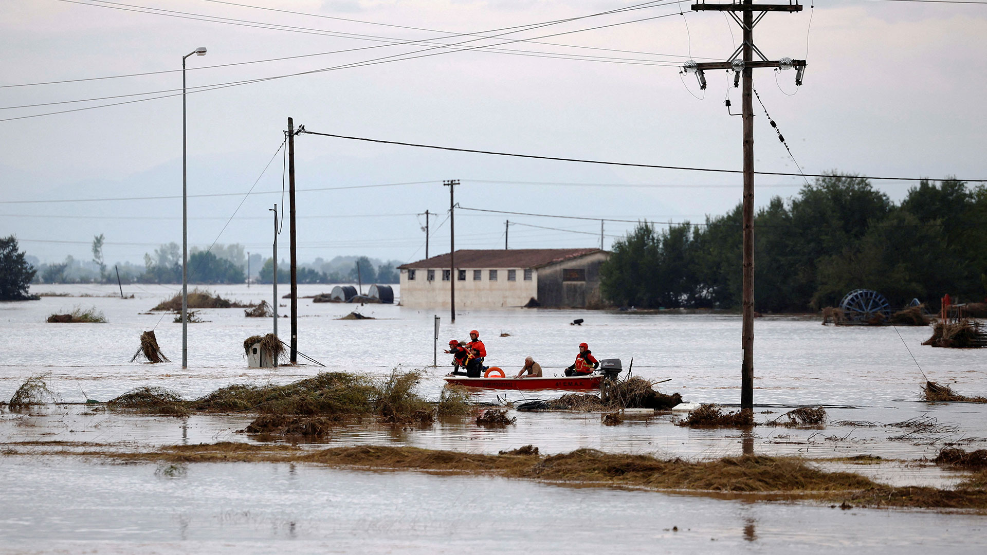 Κακοκαιρία Daniel: Καρέ καρέ το καταστροφικό πέρασμα της θεομηνίας-26
