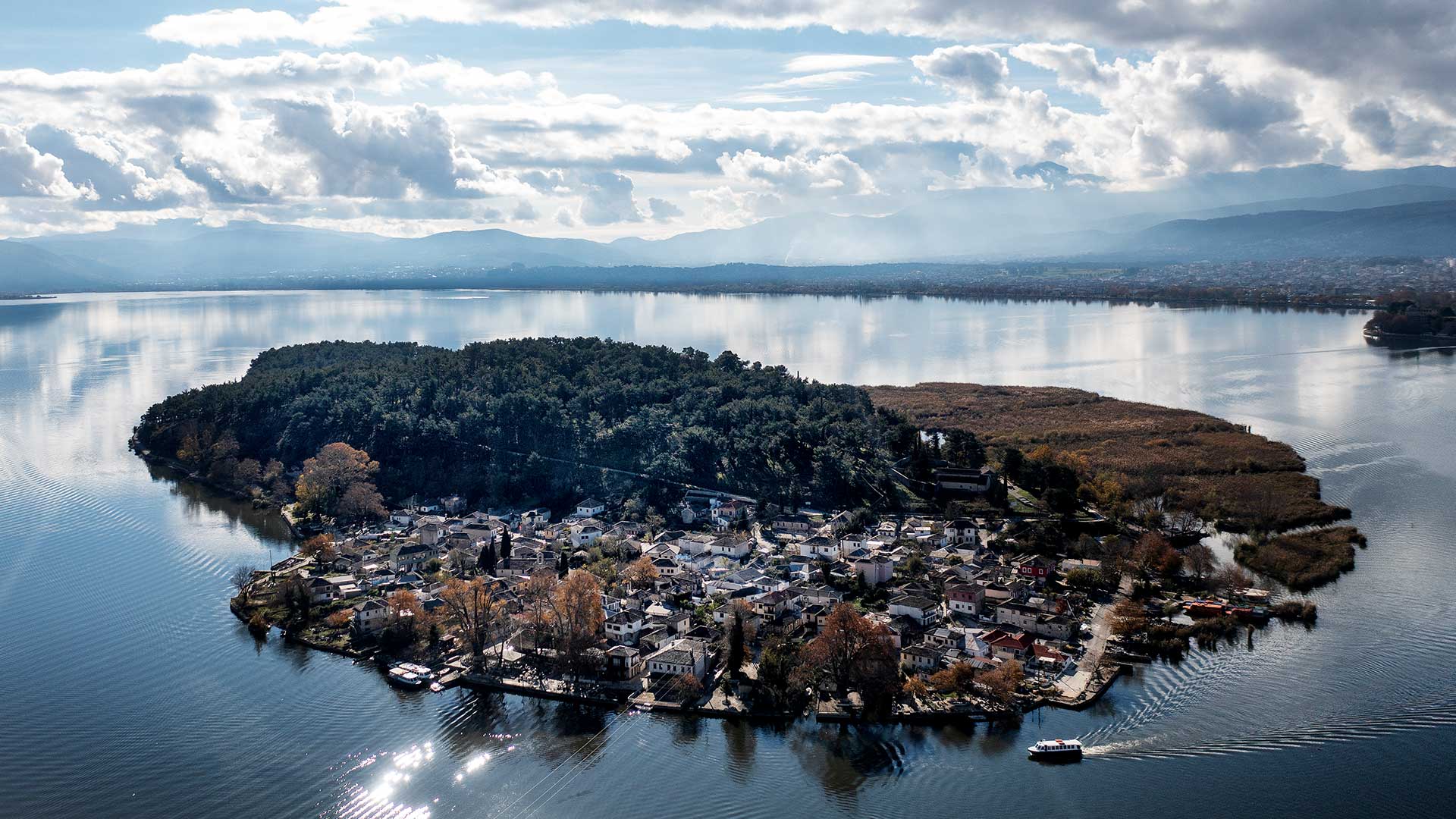 Νησί Ιωαννίνων: Πώς είναι να ζεις σε 200 στρέμματα τόπο;-1