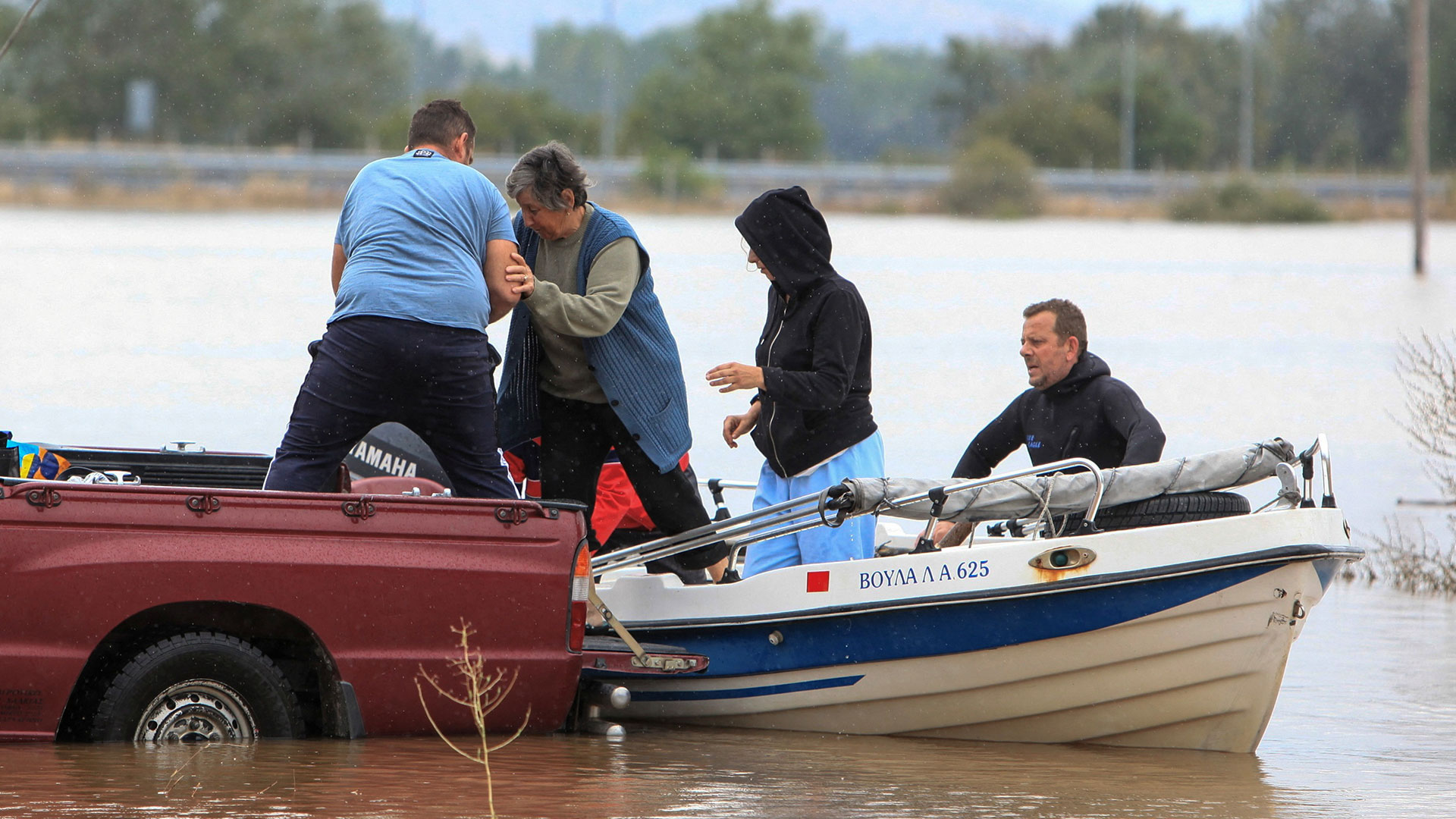 Κακοκαιρία Daniel: Καρέ καρέ το καταστροφικό πέρασμα της θεομηνίας-12