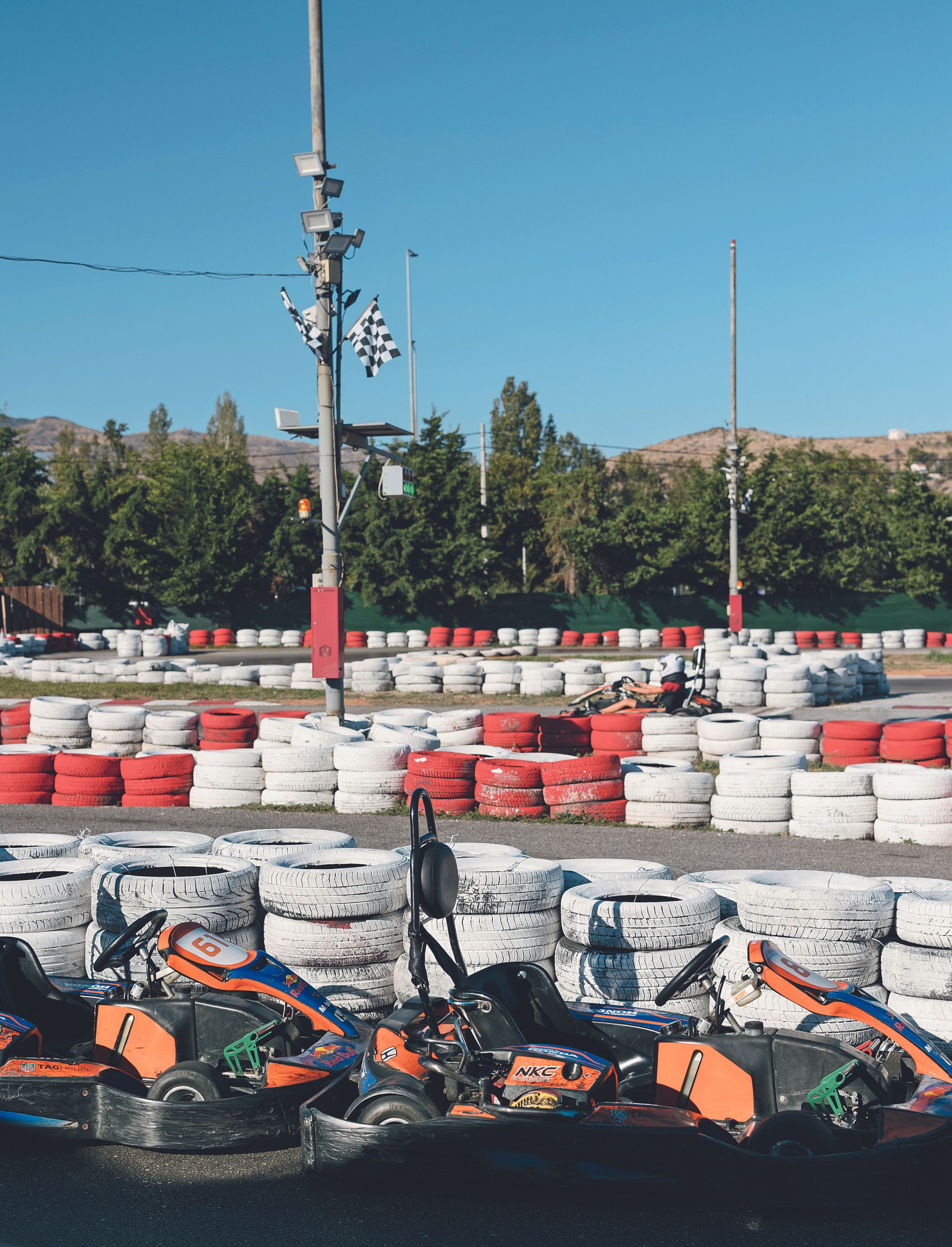 Μια μητέρα τριών παιδιών πατάει γκάζι σε πίστα κάρτ-5