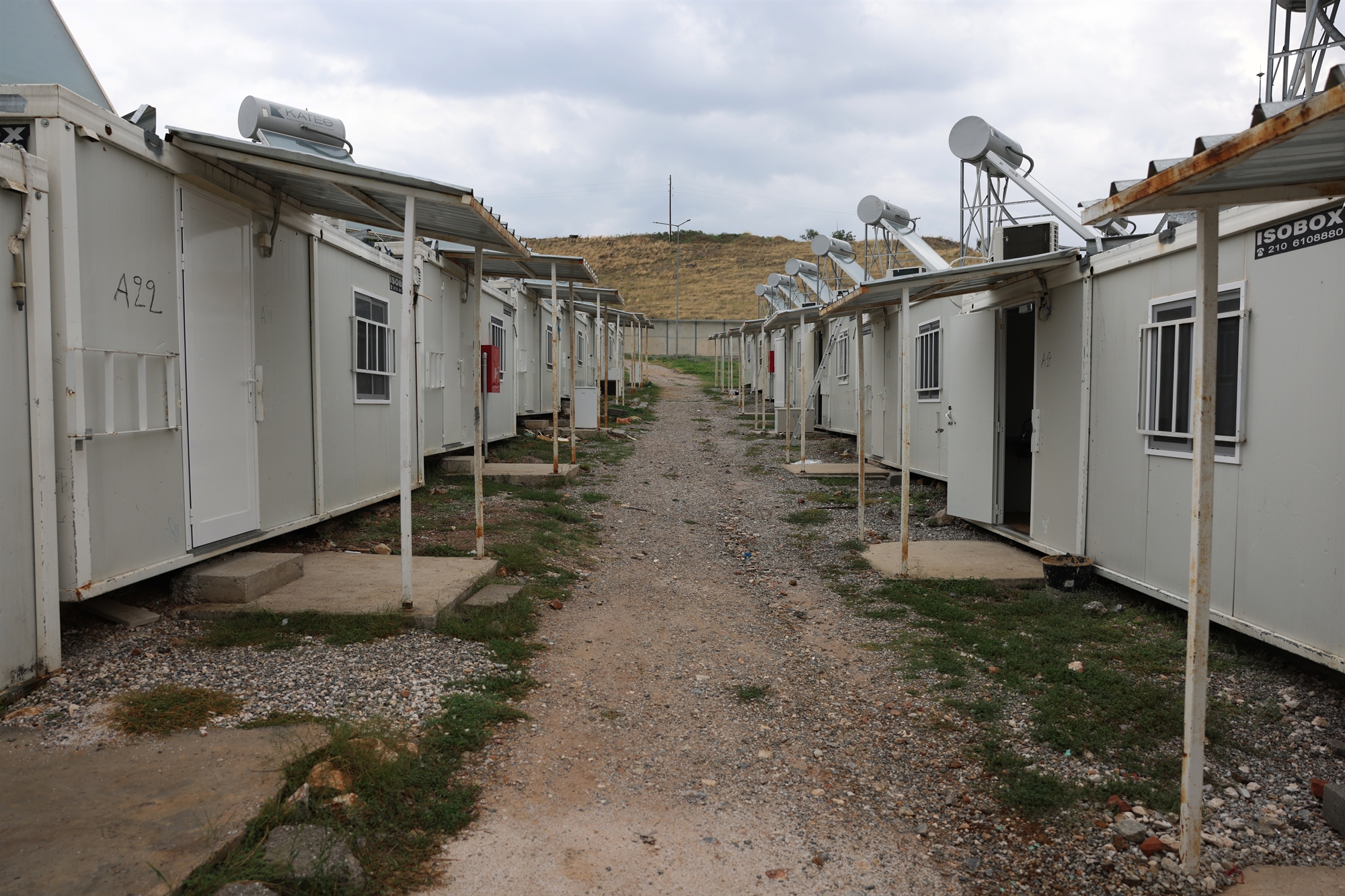 Από τις σκηνές στα κοντέινερ: Οι πρώτοι κλιματικοί πρόσφυγες-2