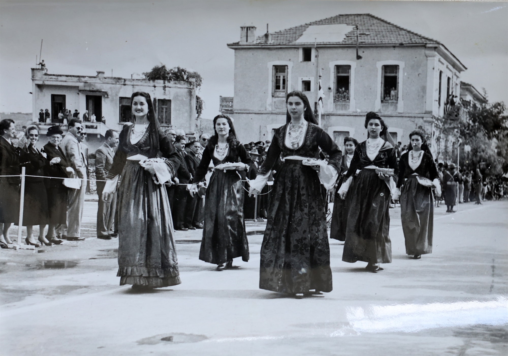 Αρτεμισία Λυμπεράκη στην «Κ»: Η άγνωστη ιστορία της οικογένειάς μου-3