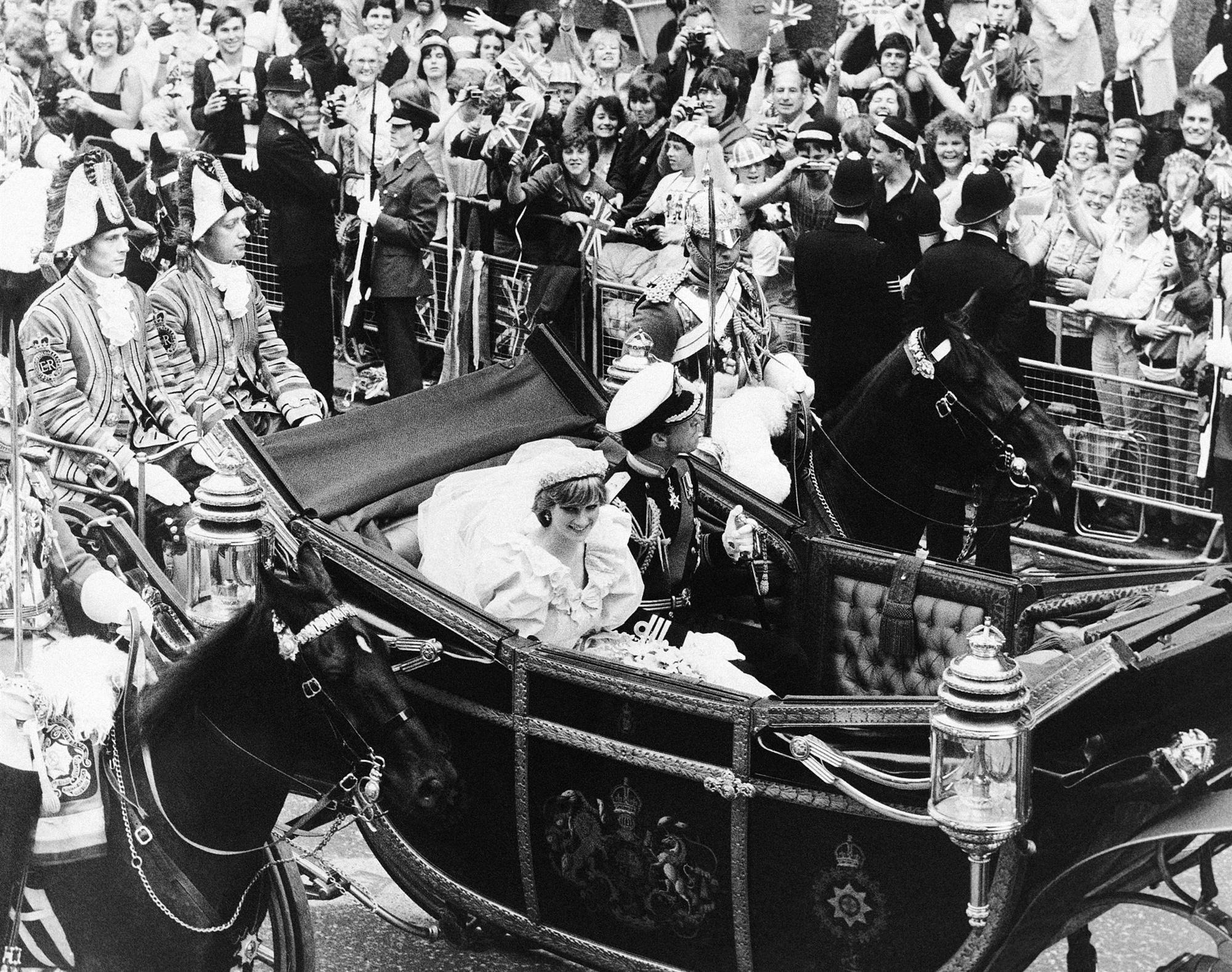 Ο λαμπερός γάμος του Καρόλου με την Νταϊάνα-3