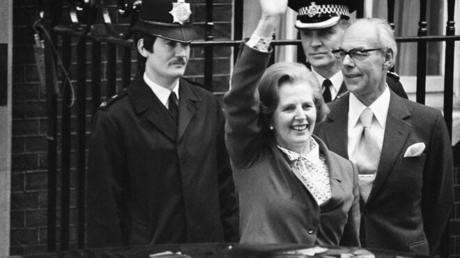 πολιτικά-παιχνίδια-τσάι-και-συμπάθει-562633612