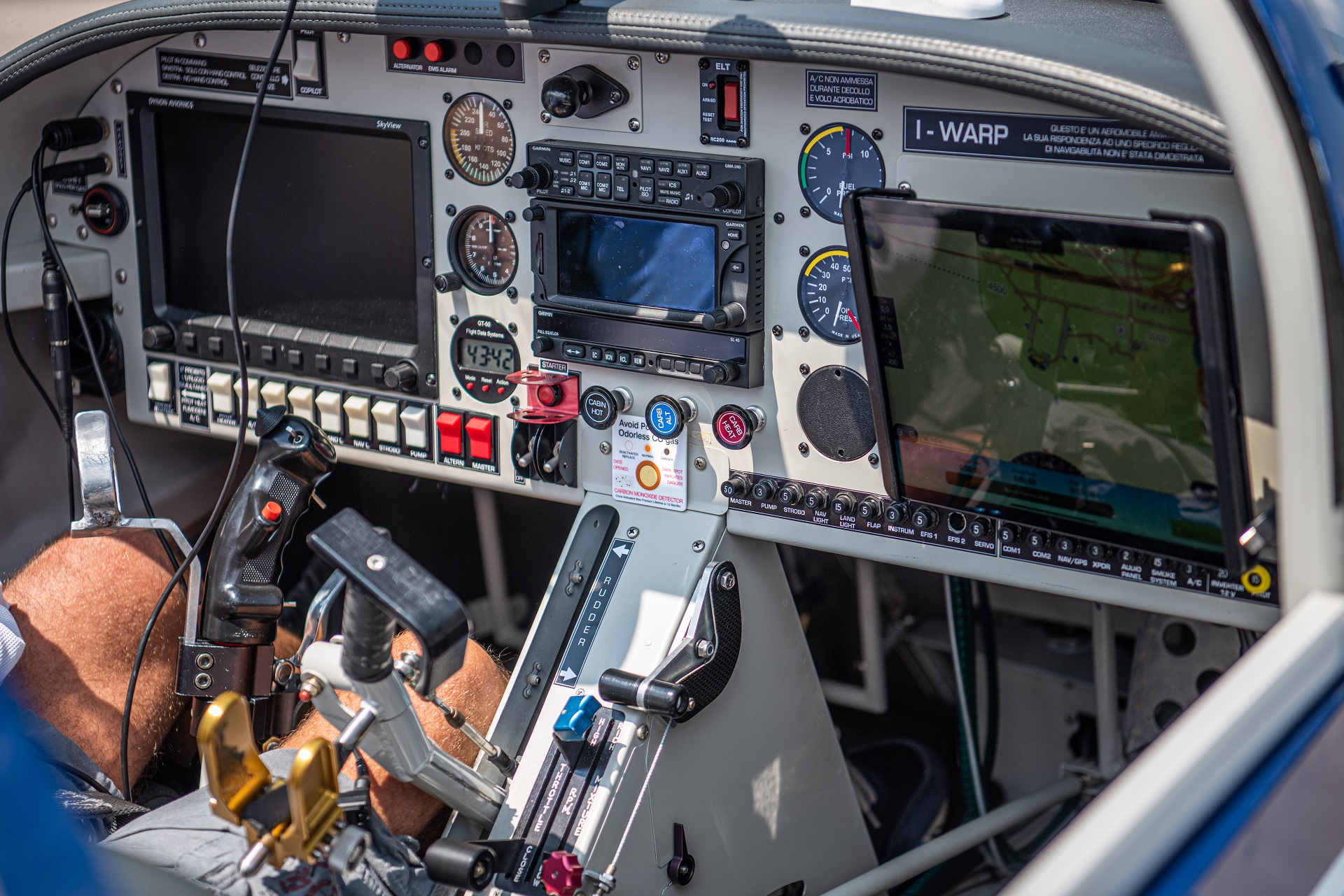 Από το αναπηρικό αμαξίδιο στο πιλοτήριο ακροβατικών αεροσκαφών-3