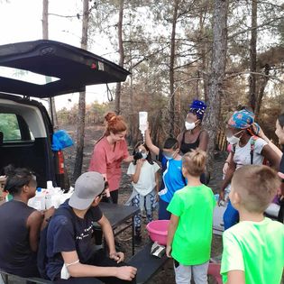 Φροντίζοντας πληγωμένα ζώα στο καμένο δάσος της Δαδιάς-4