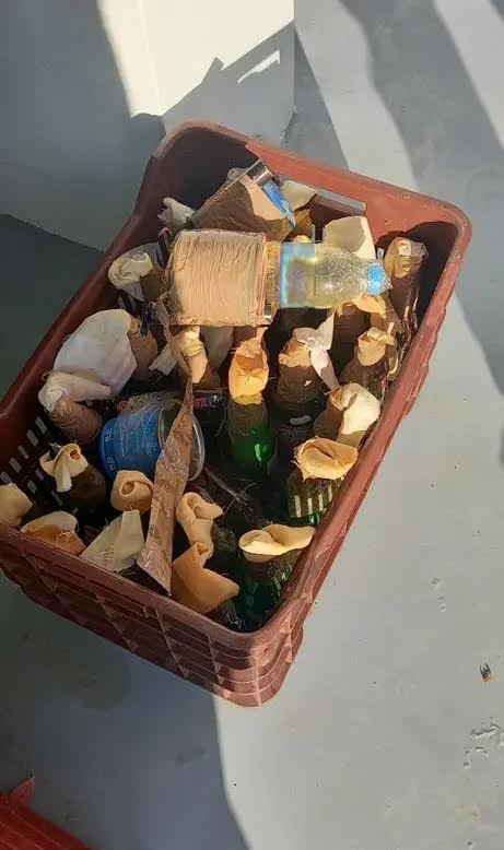 Ασπρόπυργος: Εντοπίστηκαν 53 βόμβες μολότοφ και 4 εκρηκτικοί μηχανισμοί-1