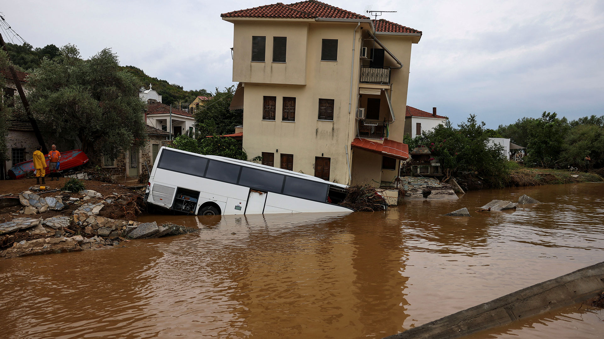 Κακοκαιρία Daniel: Καρέ καρέ το καταστροφικό πέρασμα της θεομηνίας-8
