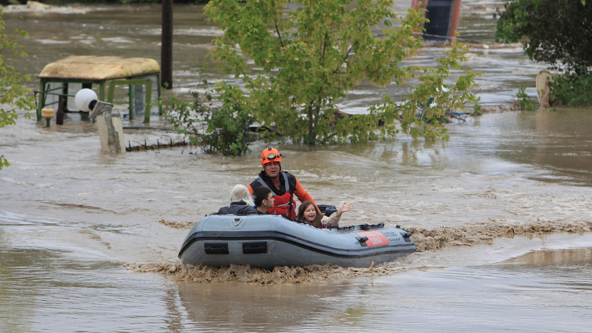 Κακοκαιρία Daniel: Καρέ καρέ το καταστροφικό πέρασμα της θεομηνίας-17