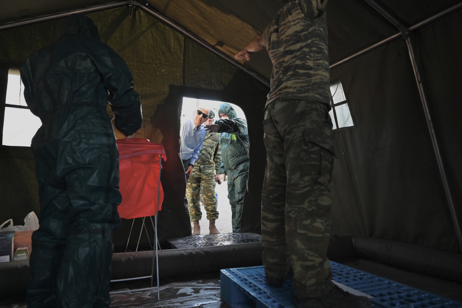 «Θα φύγουμε τελευταίοι, όταν θα εξαλειφθεί ο κίνδυνος για τη δημόσια υγεία»-4